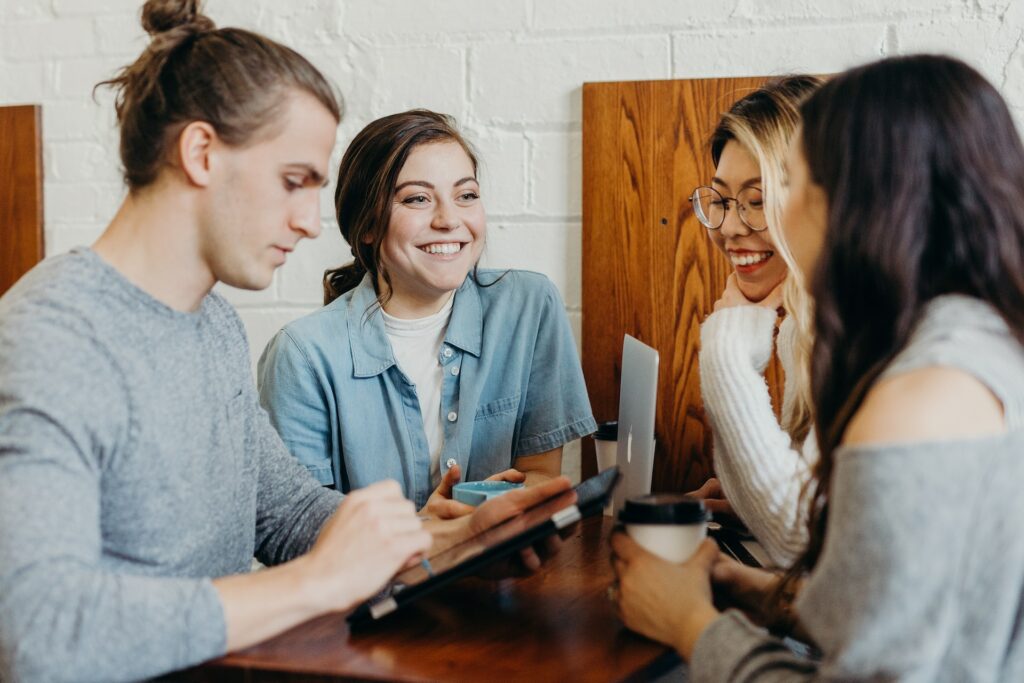 Améliorer la présence de votre entreprise sur les réseaux sociaux : stratégies et astuces